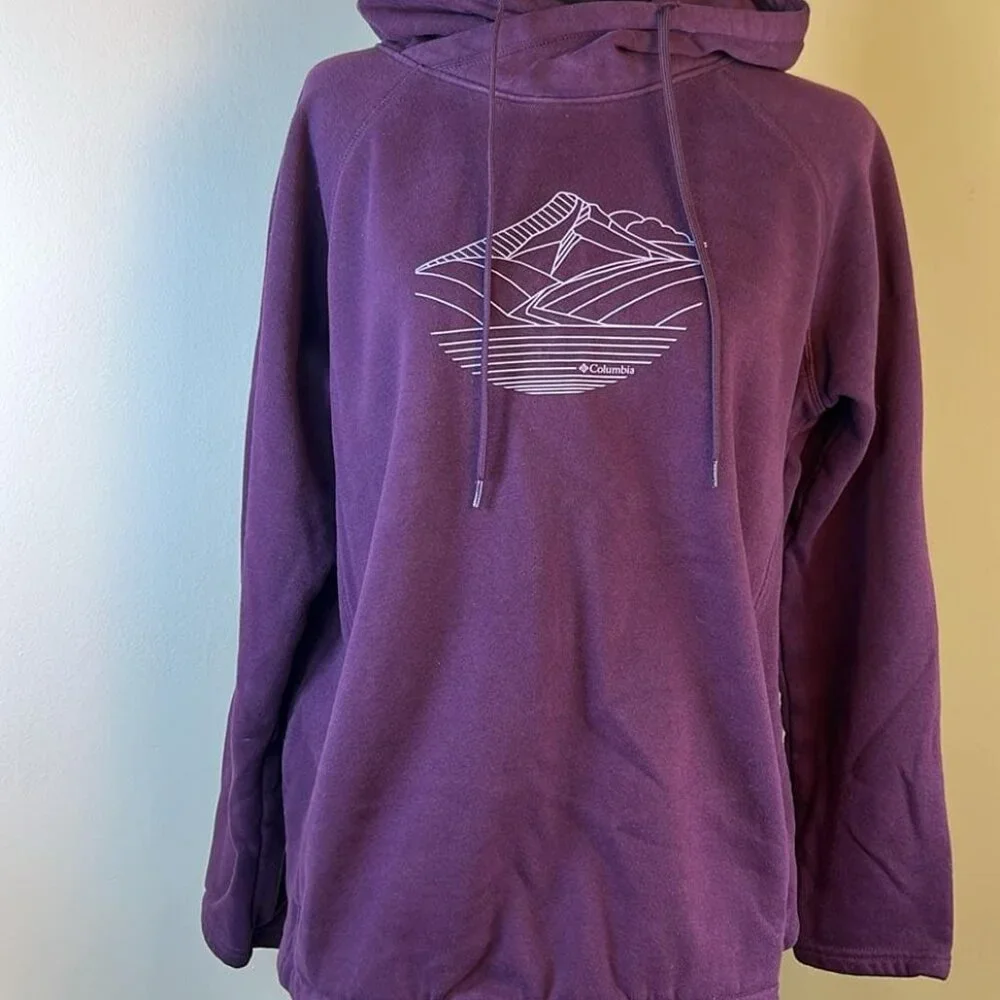 Columbia Women's‎ Med Plum Hoodie W/Mountain Graphic Outdoors Hiking Camping